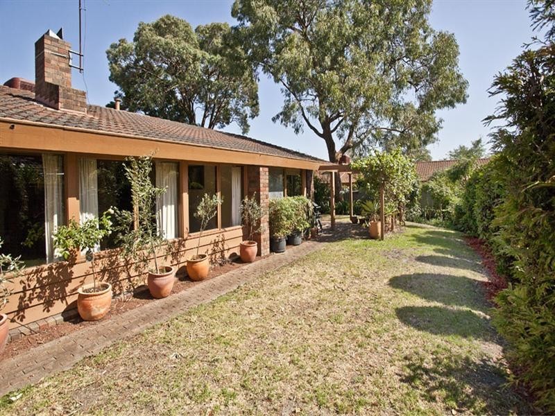 5 Glen Tower Drive, Glen Waverley VIC 3150