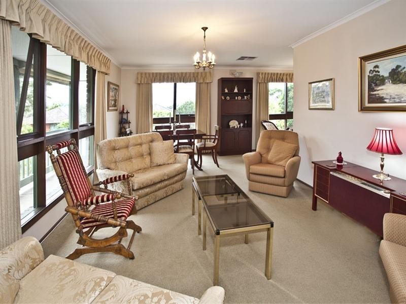 37 Ingleside Crescent, Glen Waverley VIC 3150