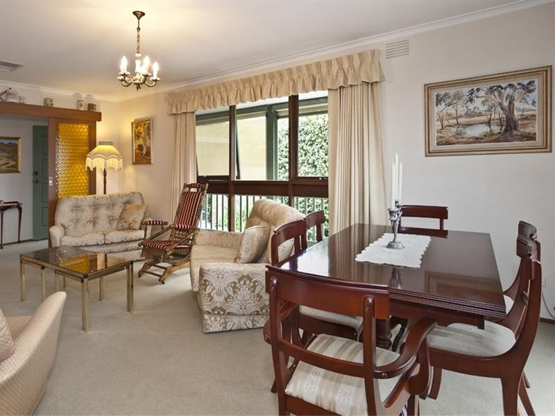 37 Ingleside Crescent, Glen Waverley VIC 3150