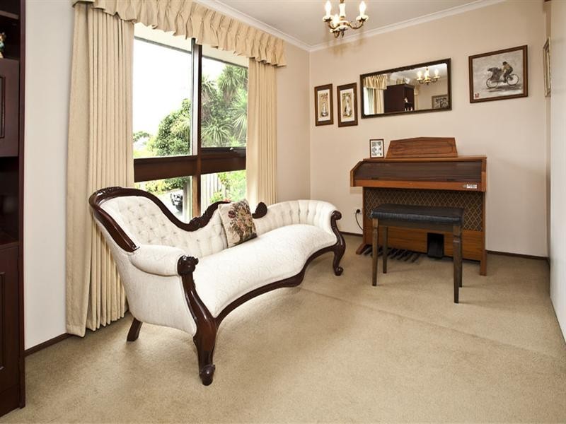 37 Ingleside Crescent, Glen Waverley VIC 3150