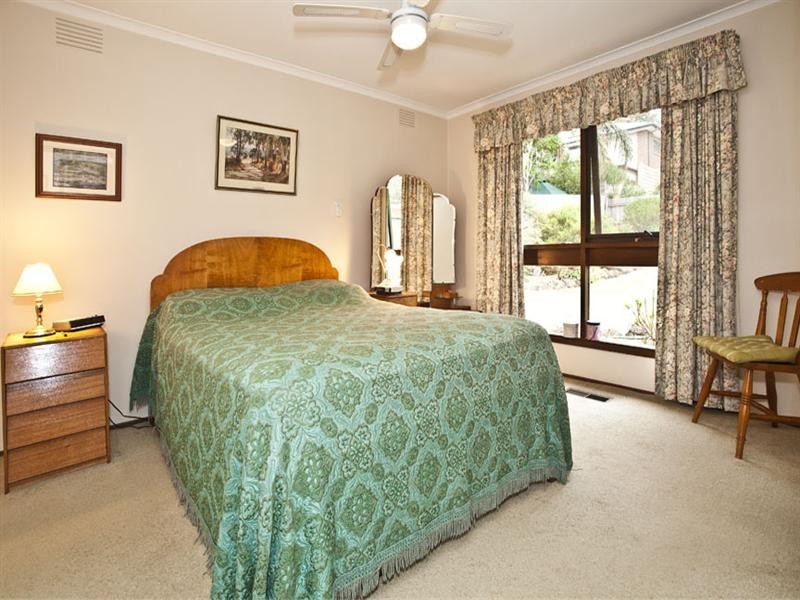 37 Ingleside Crescent, Glen Waverley VIC 3150