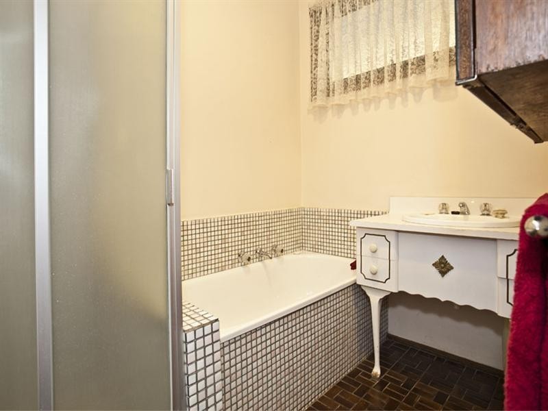 37 Ingleside Crescent, Glen Waverley VIC 3150