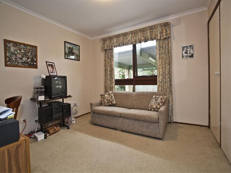 37 Ingleside Crescent, Glen Waverley VIC 3150