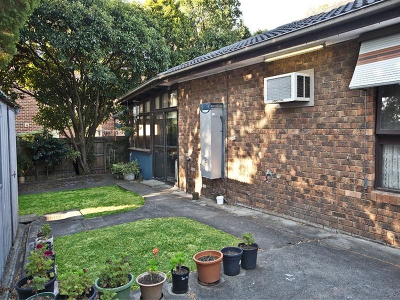 19 Knights Drive, Glen Waverley VIC 3150