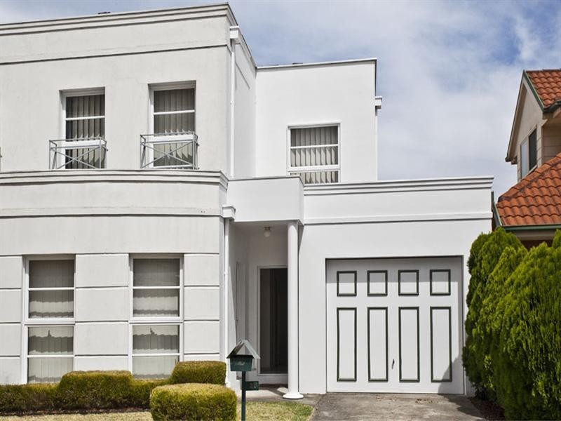 25 The Quadrangle, Glen Waverley VIC 3150