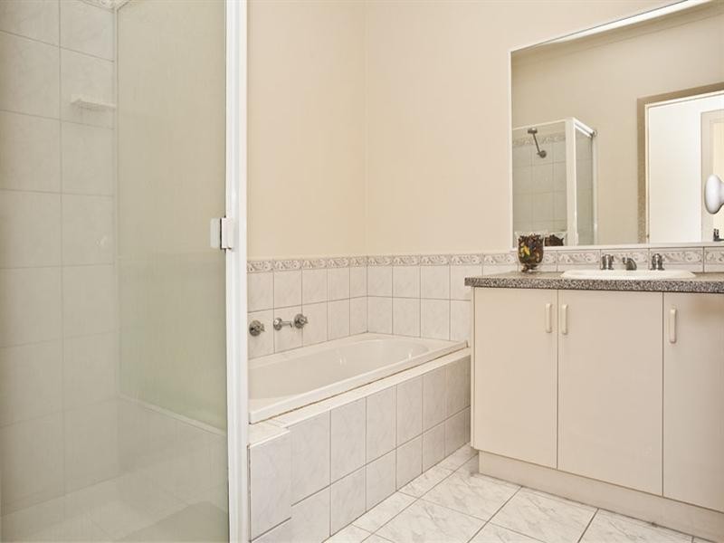 25 The Quadrangle, Glen Waverley VIC 3150