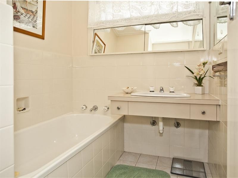 8 Lilian Street, Glen Waverley VIC 3150