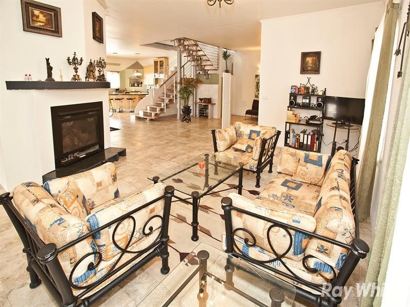 41 Montbrae Circuit, Narre Warren North VIC 3804