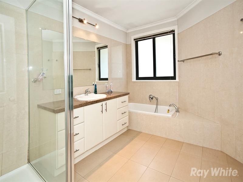 25 Ivanhoe Street, Glen Waverley VIC 3150