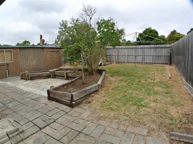 19 Leatherwood Crescent, Wheelers Hill VIC 3150