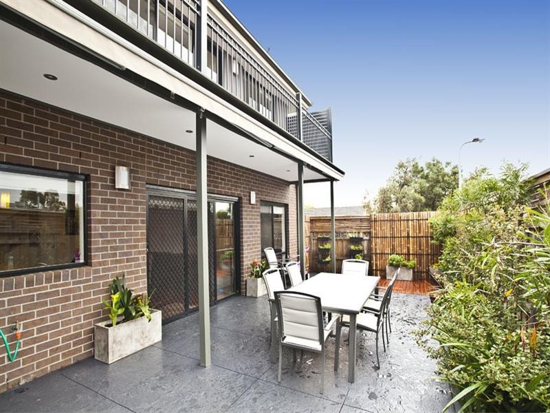 2/1 Giselle Avenue, Wantirna South VIC 3152