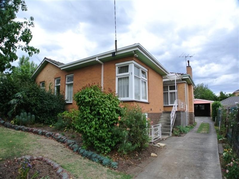 9 Garrisson Drive, Glen Waverley VIC 3150
