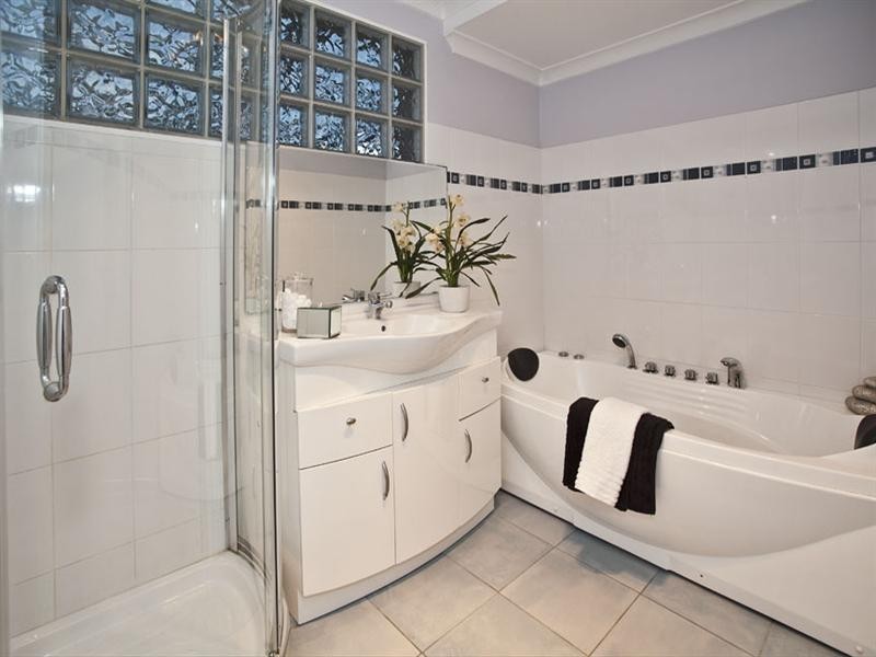 12 Withers Avenue, Mulgrave VIC 3170