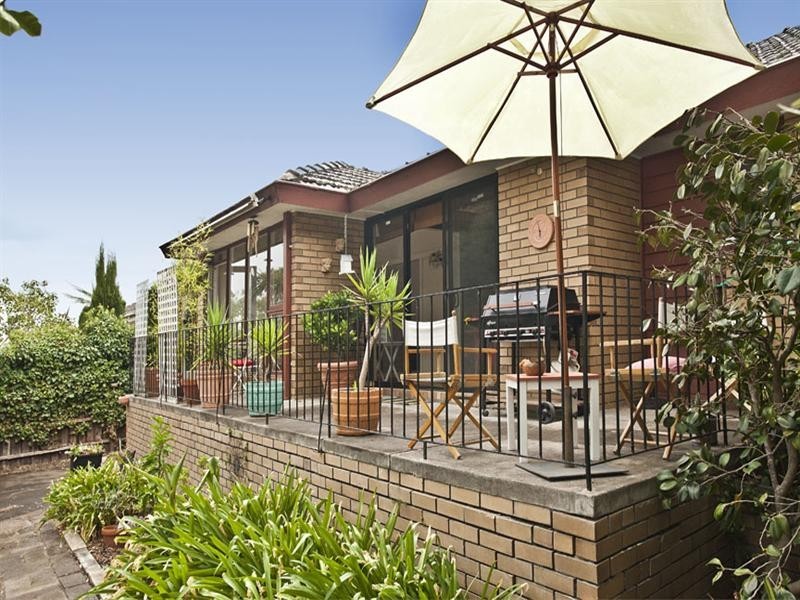 11 Snowden Drive, Glen Waverley VIC 3150