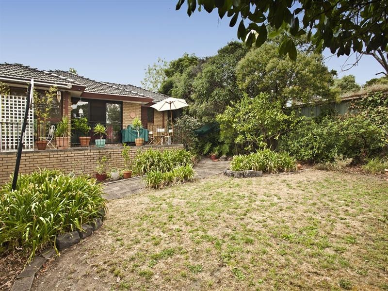 11 Snowden Drive, Glen Waverley VIC 3150