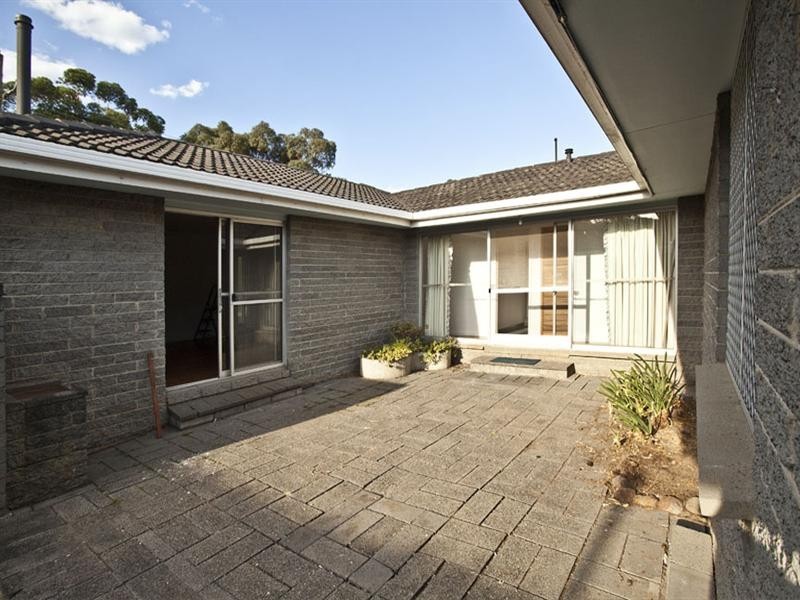 8 Academy Avenue, Wheelers Hill VIC 3150