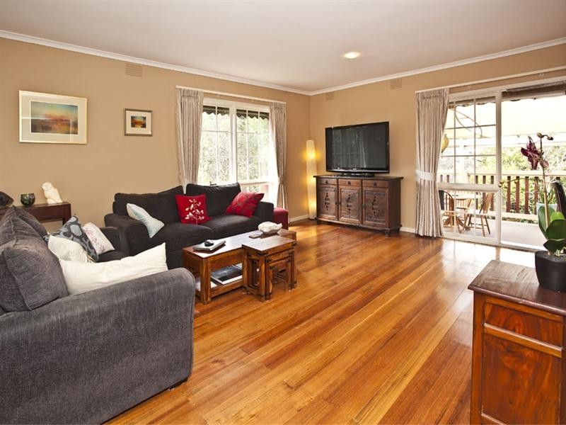 8 Settlers Court, Vermont South VIC 3133