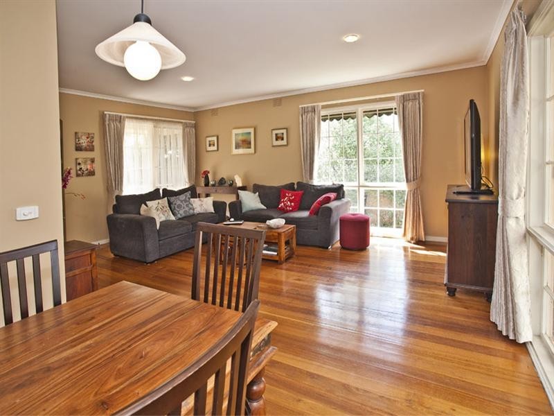 8 Settlers Court, Vermont South VIC 3133