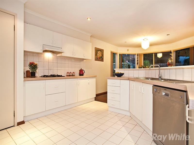 46 Jenola Parade, Wantirna South VIC 3152