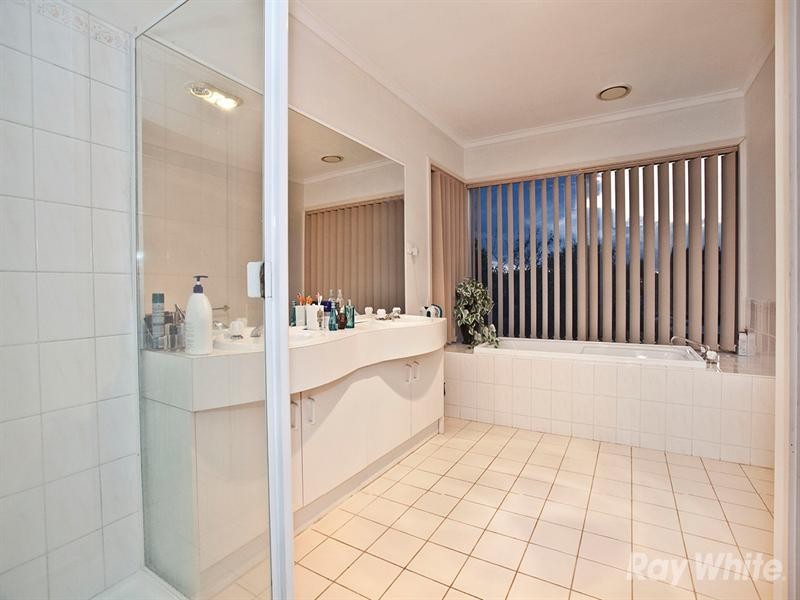 46 Jenola Parade, Wantirna South VIC 3152