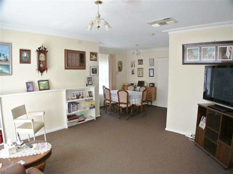 4 Hampstead Crescent, Glen Waverley VIC 3150