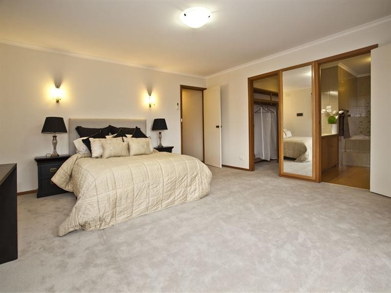 7 Dunbar Close, Wheelers Hill VIC 3150