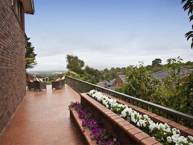 7 Dunbar Close, Wheelers Hill VIC 3150