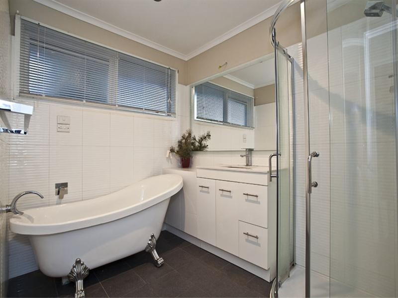 20 Whites Lane, Glen Waverley VIC 3150