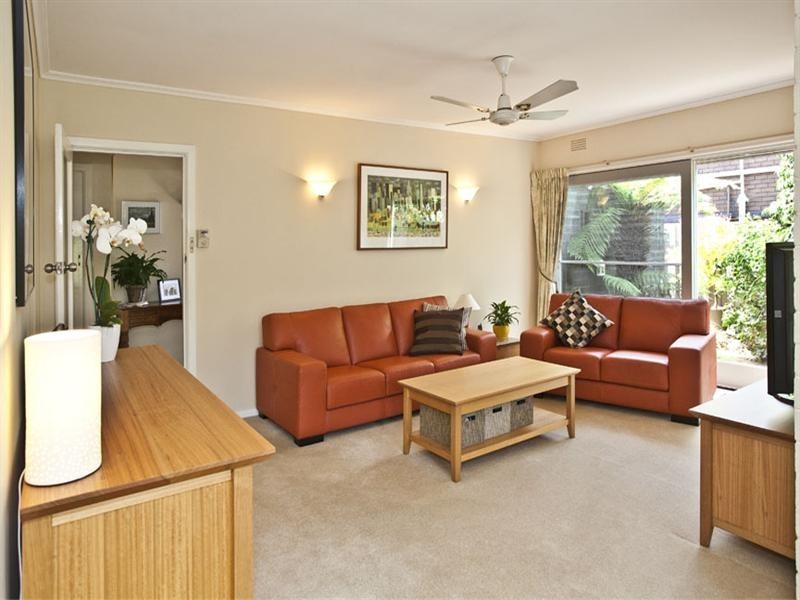 16 Southdown Avenue, Glen Waverley VIC 3150