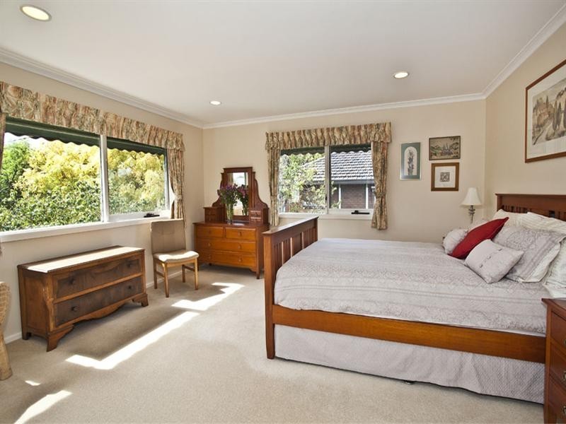 16 Southdown Avenue, Glen Waverley VIC 3150