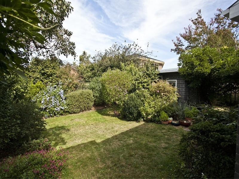 16 Southdown Avenue, Glen Waverley VIC 3150