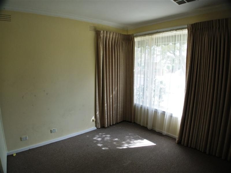 4 Sandowen Avenue, Burwood East VIC 3151