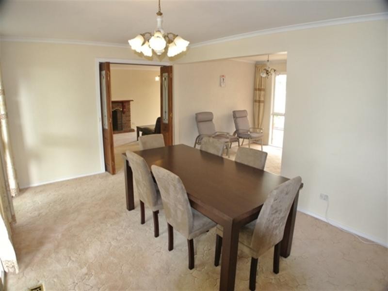 5 Dumfries Court, Glen Waverley VIC 3150