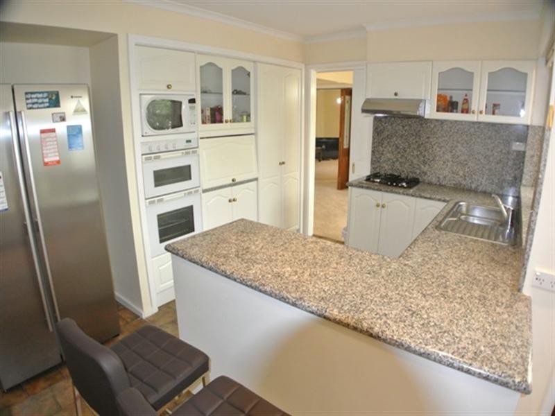 5 Dumfries Court, Glen Waverley VIC 3150