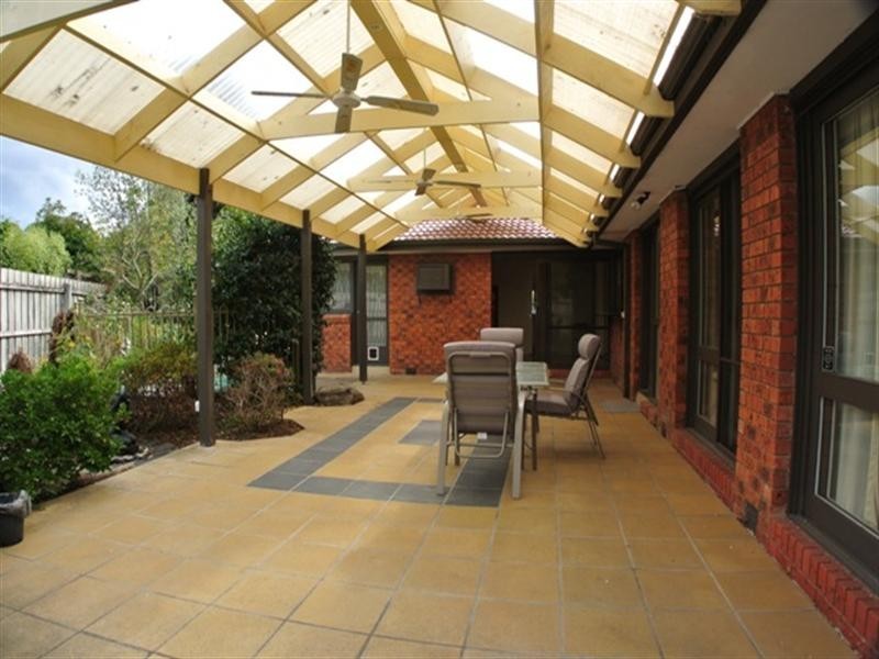 5 Dumfries Court, Glen Waverley VIC 3150