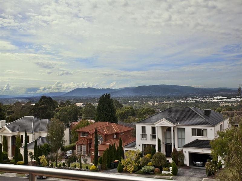 13 Strathconnan Place, Wheelers Hill VIC 3150