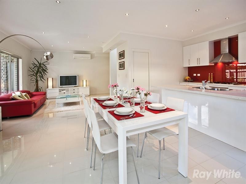 9B Fernhurst Drive, Glen Waverley VIC 3150