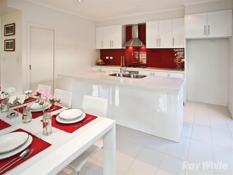 9B Fernhurst Drive, Glen Waverley VIC 3150