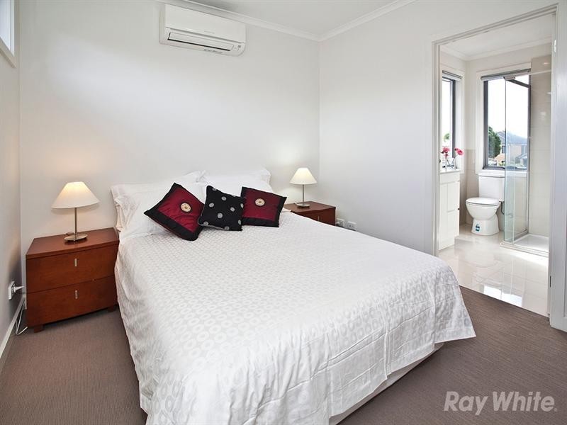 9B Fernhurst Drive, Glen Waverley VIC 3150