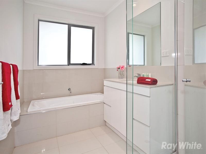 9B Fernhurst Drive, Glen Waverley VIC 3150