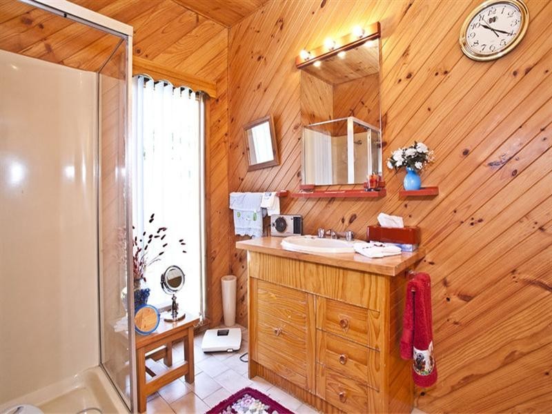 16 Allen Street, Glen Waverley VIC 3150