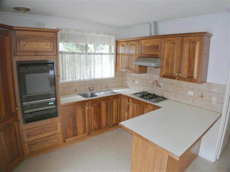 27 Kinnoull Grove, Glen Waverley VIC 3150