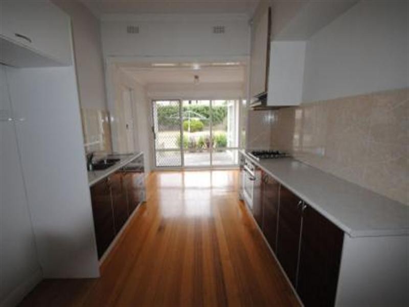 27 Wallace Road, Burwood VIC 3125