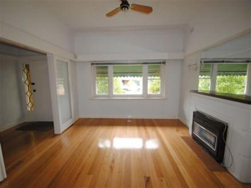 27 Wallace Road, Burwood VIC 3125