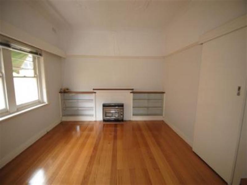 27 Wallace Road, Burwood VIC 3125