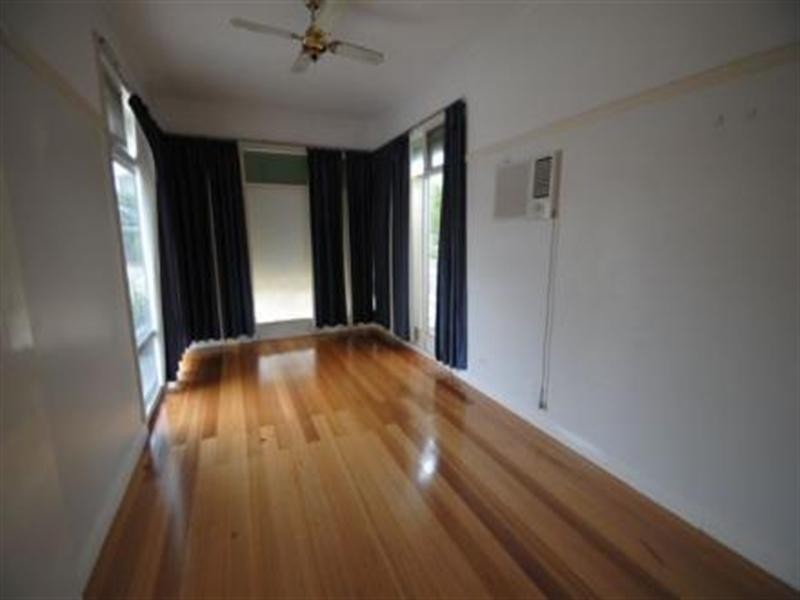 27 Wallace Road, Burwood VIC 3125