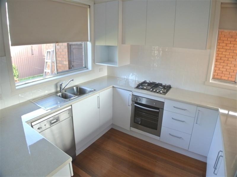 16 Cambridge Drive, Glen Waverley VIC 3150