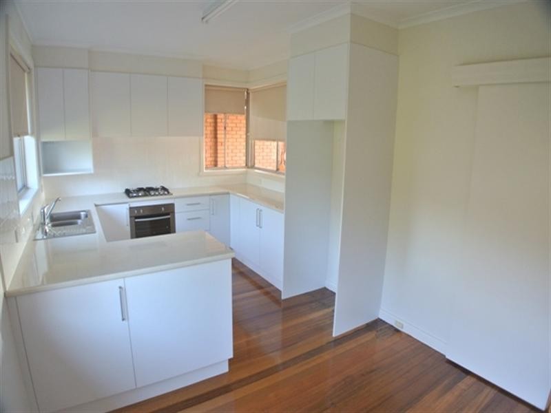 16 Cambridge Drive, Glen Waverley VIC 3150