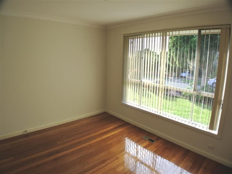 16 Cambridge Drive, Glen Waverley VIC 3150