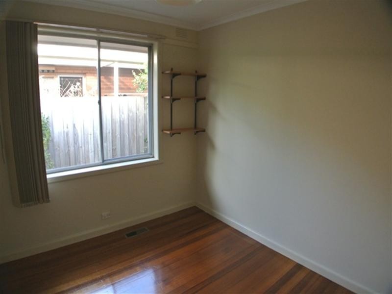 16 Cambridge Drive, Glen Waverley VIC 3150